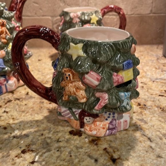 Enesco Christmas Tree Teapot and 4 Matching Mugs. New - Never Used. - Picture 9 of 16